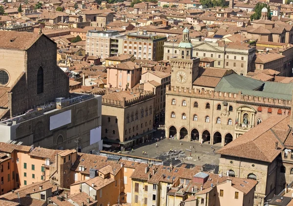 Vista aérea de la plaza principal de la torre asinelli — Foto de Stock