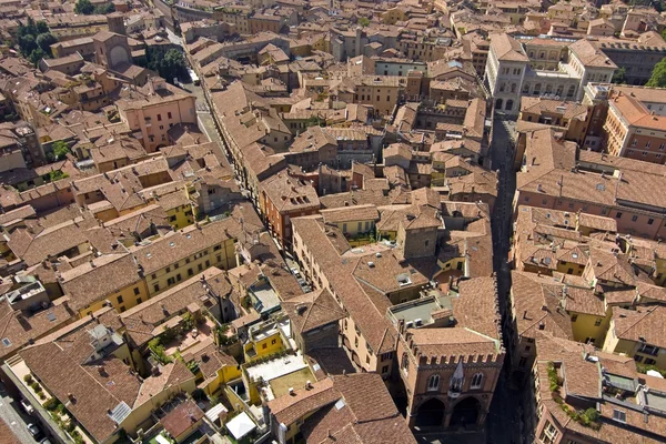 Vista aérea de la plaza principal de la torre asinelli - Bolonia — Foto de Stock