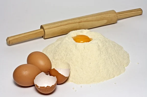 Farinha, ovos e rolo — Fotografia de Stock
