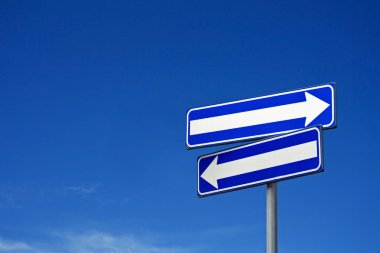 Çift Kişilik bir yol işareti