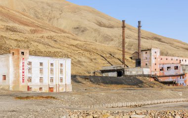 Piramiden, Norveç, Spitsbergen, Svalbard takımadalarındaki terk edilmiş Sovyet yerleşim alanı Piramiden. Kentsel Keşif