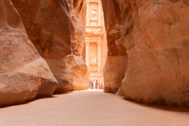 Petra 'daki Siq Kanyonu. Hazine: Ürdün 'ün antik Petra kenti