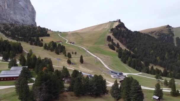 Drone Flyover Των Ιταλικών Δολομιτών Στις Βόρειες Άλπεις Gardena Pass — Αρχείο Βίντεο