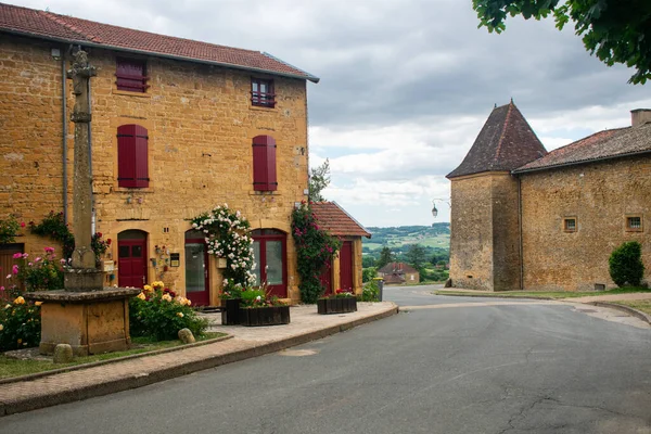 Lyon Fransa 'nın kırsal kesimindeki şato.