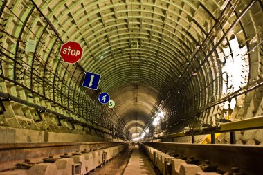 Moskova metro tüneli