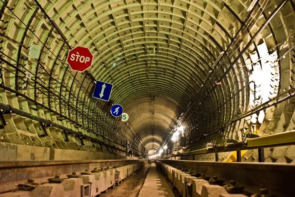 Moscow metro tunnel — Stock Photo, Image