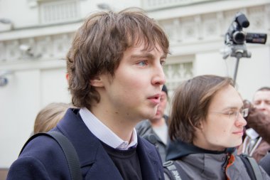 Arbat 'ın Savunma Bakanlığı binasına geçişi ve Savunma Bakanlığı için fon tahsilatı