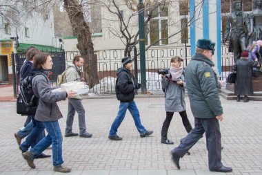 Arbat 'ın Savunma Bakanlığı binasına geçişi ve Savunma Bakanlığı için fon tahsilatı