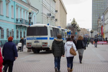 Arbat 'ın Savunma Bakanlığı binasına geçişi ve Savunma Bakanlığı için fon tahsilatı
