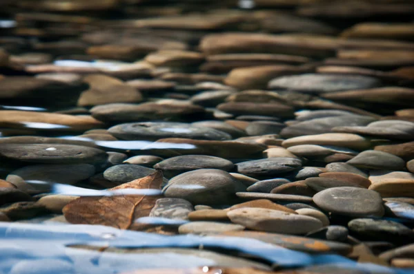 Flussbettsteine — Stockfoto