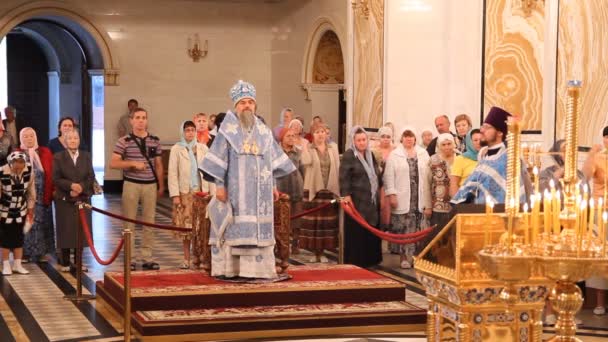 Ufa, russland - 20. juli: liturgie, russisch-orthodoxe kirche — Stockvideo