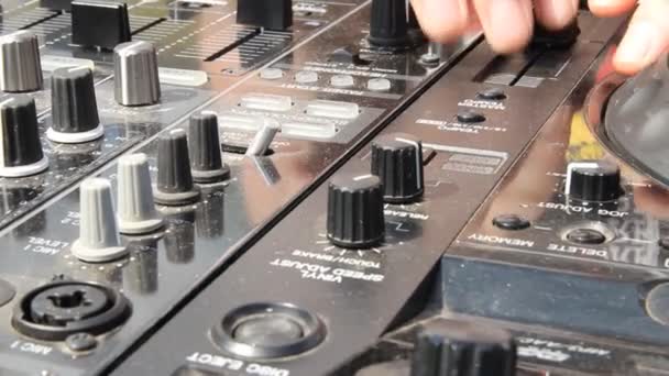 Arbeiten mit Audio-Mixer — Stockvideo