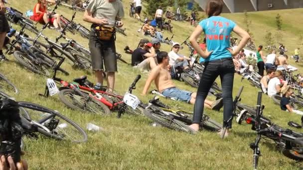 Biciclistas. 'Dia do ciclismo em 1000' Ufa, Rússia, 20 / 05 / 2012 — Vídeo de Stock