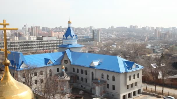 Église orthodoxe russe. L'intérieur, icônes, bougie, vie . — Video