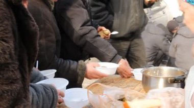 evsiz insanlar, Rusya için sıcak yemek dağıtımı