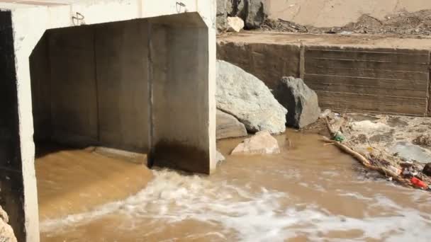 Загрязнение воды — стоковое видео