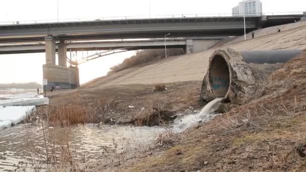 Забруднення води — стокове відео