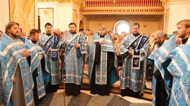 Oufa, Russie - Septembre 2012 : Rencontre de l'icône miraculeuse de la Vierge et des reliques de Sainte-Matrona. Église orthodoxe russe — Video