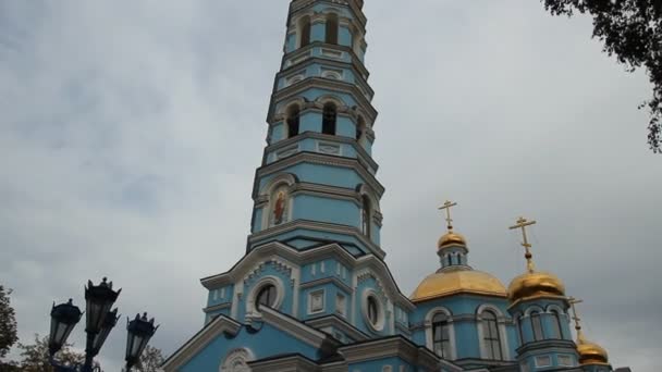 Ufa, Rússia - Setembro de 2012: Encontro do ícone milagroso da Virgem e das relíquias de Santa Matrona. Igreja Ortodoxa russa — Vídeo de Stock