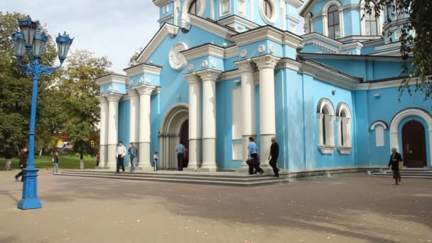 UFA, Ρωσία - Σεπτέμβριος 2012: συνάντηση του η θαυματουργή εικόνα της Παναγίας και το λείψανο της Αγίας Ματρώνας. Ρωσική Ορθόδοξη Εκκλησία — Αρχείο Βίντεο