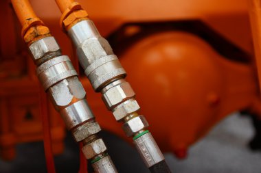 Özel yol makineleri. Traktör parçaları, cihazlar