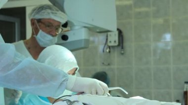 işlem. cerrahi masa. implantasyon
