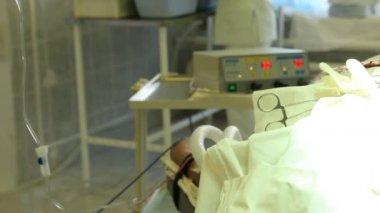 işlem. cerrahi masa. implantasyon