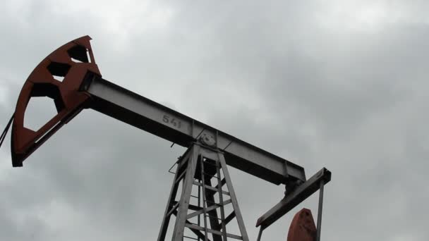 Production de pétrole. pompes à huile — Video