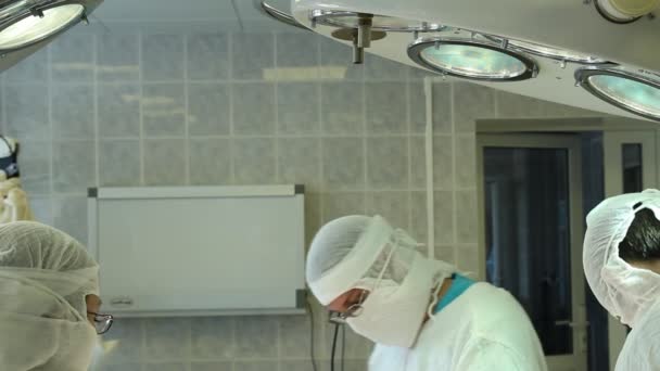 Operación. Mesa quirúrgica — Vídeo de stock