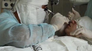işlem. cerrahi masa. implantasyon. Rusya