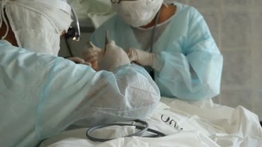 işlem. cerrahi masa. implantasyon. Rusya