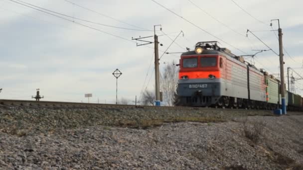 Russische Eisenbahnen. Lokomotiven, Waggons. — Stockvideo
