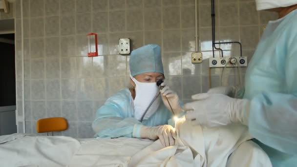 Operace. chirurgický tabulka. implantace. Rusko — Stock video