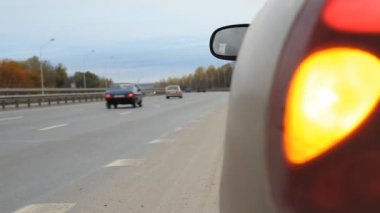 otobanda araba. kamyon taşımacılığı, trafik, araba