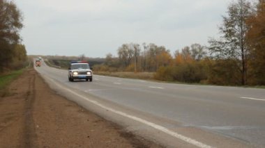 otobanda araba. kamyon taşımacılığı, trafik, araba