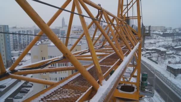 Winter construction. With the boom of a crane. — Stock Video
