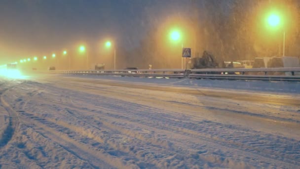 Autopista de invierno. Nieve — Vídeo de stock