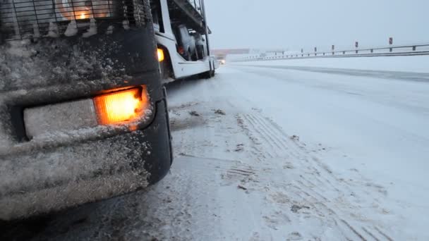 Zima autostrady. śnieg — Wideo stockowe