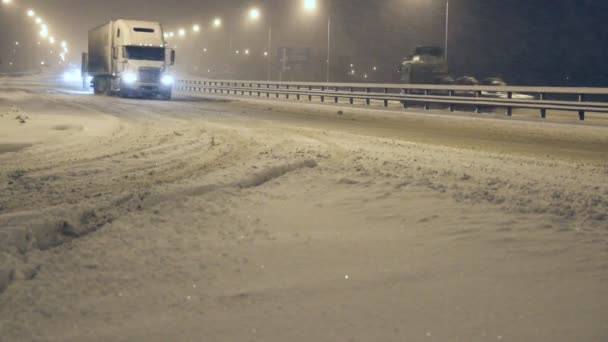 Autopista de invierno. Nieve — Vídeos de Stock