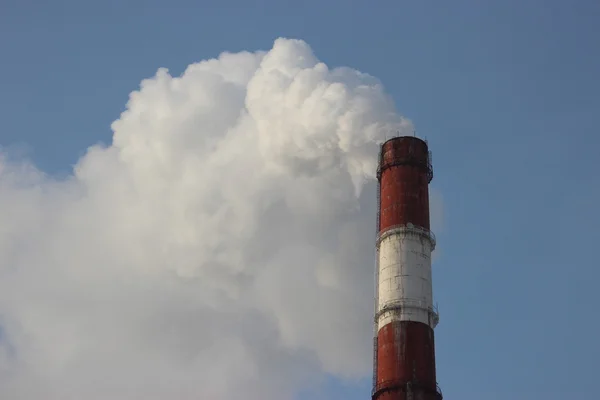 Planta de calefacción. Tubería, humo —  Fotos de Stock