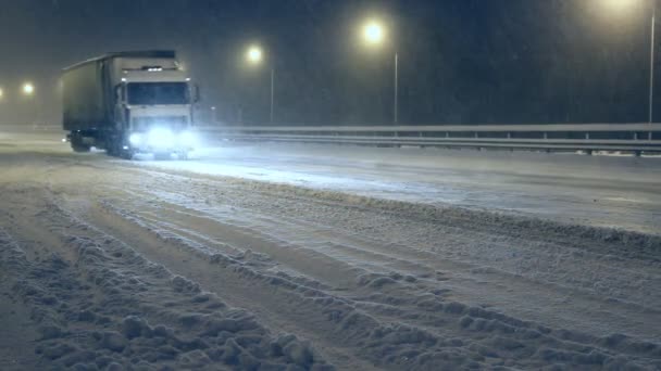 Autopista de invierno. Nieve — Vídeos de Stock