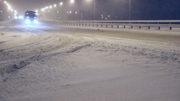 Autopista de invierno. Nieve — Vídeo de stock