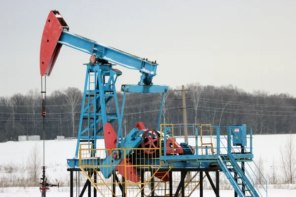 Oil production in the winter. Oil pumps — Stock Photo, Image