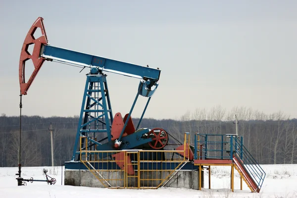 Oil production in the winter. Oil pumps — Stock Photo, Image
