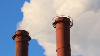 Termik santral, bacadan çıkan duman. Üretim, enerji