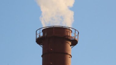 Termik santral, bacadan çıkan duman. Üretim, enerji