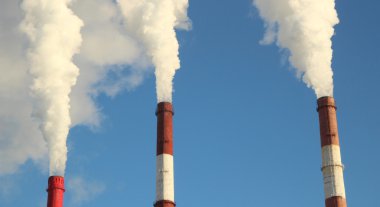 Termik santral, bacadan çıkan duman. Üretim, enerji
