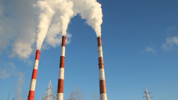 Thermal power plant, the smoke from the chimney. Generation, energy — Stock Video