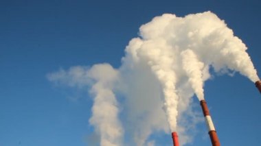 Termik santral, bacadan çıkan duman. Üretim, enerji