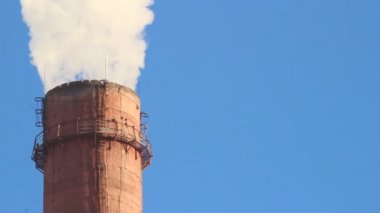 Termik santral, bacadan çıkan duman. Üretim, enerji